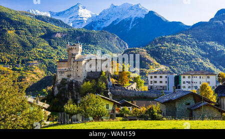 Beeindruckenden Alpen Berge Landschaft, schöne Tal von Schloss Valle d'Aosta in Norditalien Stockfoto