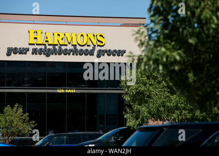 Ein logo Zeichen außerhalb eines Harmons retail Grocery Store Lage in Lehi, Utah am 30. Juli 2019. Stockfoto