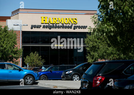 Ein logo Zeichen außerhalb eines Harmons retail Grocery Store Lage in Lehi, Utah am 30. Juli 2019. Stockfoto