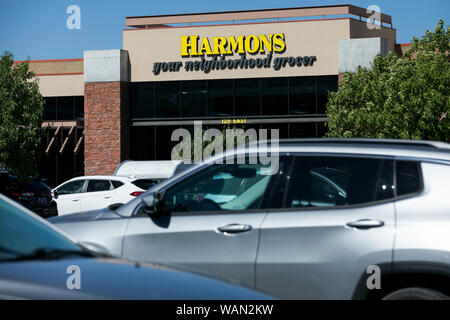 Ein logo Zeichen außerhalb eines Harmons retail Grocery Store Lage in Lehi, Utah am 30. Juli 2019. Stockfoto