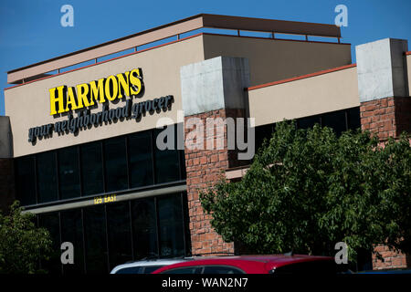 Ein logo Zeichen außerhalb eines Harmons retail Grocery Store Lage in Lehi, Utah am 30. Juli 2019. Stockfoto