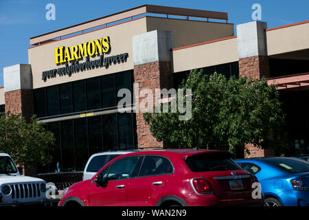 Ein logo Zeichen außerhalb eines Harmons retail Grocery Store Lage in Lehi, Utah am 30. Juli 2019. Stockfoto