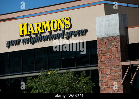 Ein logo Zeichen außerhalb eines Harmons retail Grocery Store Lage in Lehi, Utah am 30. Juli 2019. Stockfoto