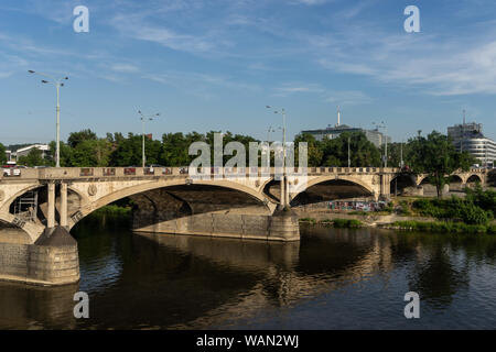 Hlavka Brücke in Prag ist Teil der wichtigen Verkehr Kommunikation durch die Innenstadt von Karlin, Holesovice entfernt. (CTK Photo/Vaclav Z Stockfoto