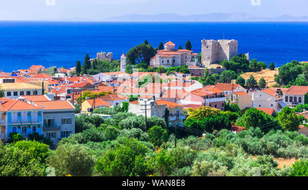 Wahrzeichen der Insel Samos, Pythagorion Blick auf die Stadt mit Schloss Stockfoto