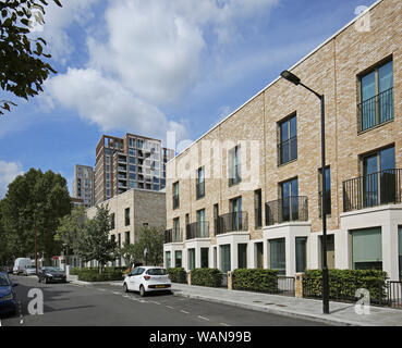 Neue Gehäuse auf Wansey Street, London UK. Teil von Elephant Park - die große Sanierung im ehemals heruntergekommenen Elephant und Castle. Stockfoto