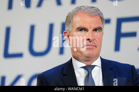 Schkeuditz, Deutschland. 21 Aug, 2019. Carsten Spohr, Vorstandsvorsitzender der Deutschen Lufthansa AG, ist auf dem Podium an der ersten nationalen Aviation Conference am Flughafen Leipzig-Halle. Kredite: Jan Woitas/dpa-Zentralbild/dpa/Alamy leben Nachrichten Stockfoto