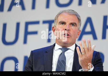 Schkeuditz, Deutschland. 21 Aug, 2019. Carsten Spohr, Vorstandsvorsitzender der Deutschen Lufthansa AG, ist auf dem Podium an der ersten nationalen Aviation Conference am Flughafen Leipzig-Halle. Kredite: Jan Woitas/dpa-Zentralbild/dpa/Alamy leben Nachrichten Stockfoto