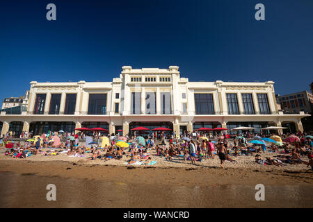 Die Städtischen Casino und der Große Strand von Biarritz (Atlantische Pyrenäen - Frankreich). Dieser Raum begrüßt, den G7-Gipfel 2019 Vom 24. bis 26. August. Stockfoto