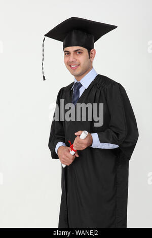 Student der Universität mit Abschluss Diplom Stockfoto