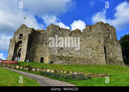 Oystermouth Castle ist ein Norman Stone Castle in Wales, Blick auf die Bucht von Swansea auf der Ostseite der Halbinsel Gower im Mumbles Stockfoto