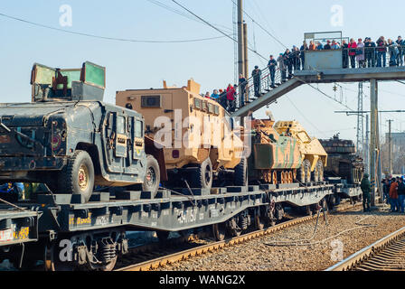 Perm, Russland - 10 April, 1019: mobile Ausstellung von Trophäen der Russischen Armee während der syrischen Kampagne erfasst Stockfoto