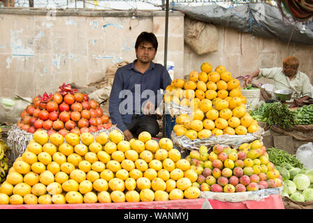 Mangos Sales bei einem Marktstand, Gurgaon, Haryana, Indien Stockfoto