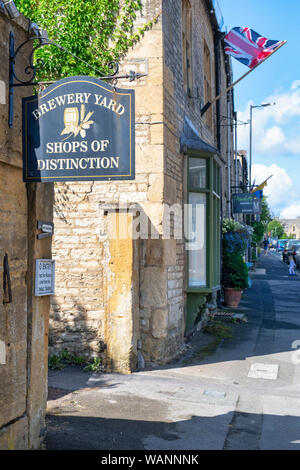 Brewery Yard Zeichen entlang der Sheep Street in Wold, Cotswolds, Gloucestershire, England Stockfoto