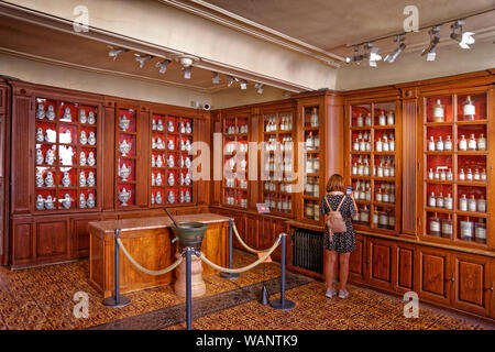 Die Apotheke im Hotel Dieu, Hospice de Beaune, Beaune in der Region Burgund in Frankreich. Stockfoto