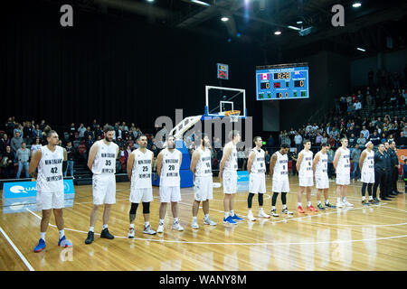 Sydney, Australien. 21 Aug, 2019. 2. August 2019; Quay Centre, Sydney, Australien; Internationaler Basketball, Kanada gegen Neuseeland groß Schwarze; die hohen Schwarzen während ihrer Nationalhymne - redaktionelle Verwendung. Credit: Aktion Plus Sport Bilder/Alamy leben Nachrichten Stockfoto