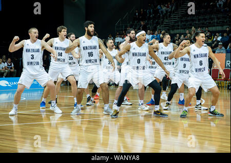 Sydney, Australien. 21 Aug, 2019. 2. August 2019; Quay Centre, Sydney, Australien; Internationaler Basketball, Kanada gegen Neuseeland groß Schwarze; die hohen Schwarzen führen ihre hakka - redaktionelle Verwendung. Credit: Aktion Plus Sport Bilder/Alamy leben Nachrichten Stockfoto