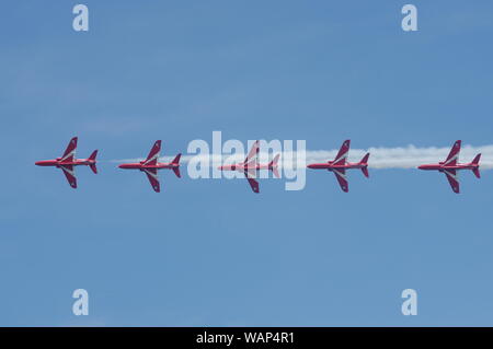 Die britische Royal Air Force Red Arrows Kunstflug Formation Team, Chicago, Luft und Wasser zeigen, 2019 Stockfoto