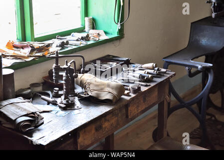 Osiek, Polen - 16. August 2019: Der Schuster Interieur in der Volkskultur Museum in Osiek durch den Fluss Notec. Stockfoto