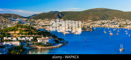 Beeindruckende Stadt Bodrum, mit Blick auf alte Burg und Meer, Türkei. Stockfoto