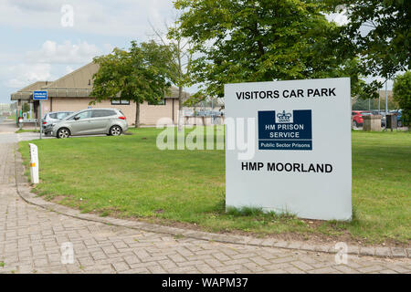 Signage für HMP&JUGENDSTRAFANSTALT Moorland Gefängnis in Hatfield Holzhaus in der Nähe von Doncaster in Yorkshire, UK. Stockfoto