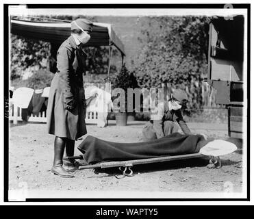 Demonstration an der Roten Kreuzes Emergency Ambulance Station in Washington, D.C., während der Influenza-Pandemie von 1918 Stockfoto