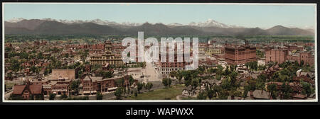 Denver, Colorado, circa 1898. Ansicht von der Oberseite der Colorado State Capitol, Richtung Nordwesten, 16 St. der Kreuzung der 16. und der Broadway liegt im Vordergrund. Der Kuppelbau auf der linken Seite ist die Arapahoe County Courthouse, 1933 abgerissen. Das Brown Palace Hotel befindet sich auf der rechten Seite sichtbar. (Beschreibung der Datei: Denver Colorado 1898 LOC 09570 u.jpg Von Benutzer: Balcer commonswiki) Stockfoto
