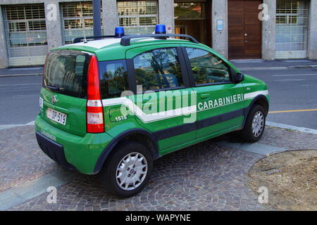 Bergamo, Lombardije, Italien, 17. August 2017: Italienische Carabinieri (Militärpolizei) Polizei Auto, Fiat Panda, auf einem öffentlichen Parkplatz parken. Stockfoto