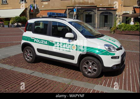 Bergamo, Lombardije, Italien, 17. August 2017: Italienische lokale Polizei Auto, Fiat Panda, geparkt auf einem öffentlichen Parkplatz in der Stadt Bergamo. Niemand in Stockfoto