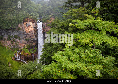 Kegon Falls in Nikkō National Park in der Nähe von Nikkō, Japan gilt als eines der Top 100 Wasserfälle Japans. Stockfoto