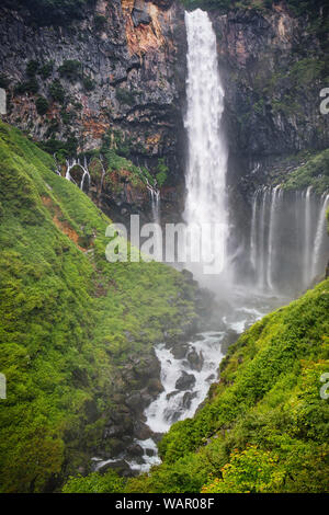 Kegon Falls in Nikkō National Park in der Nähe von Nikkō, Japan gilt als eines der Top 100 Wasserfälle Japans. Stockfoto