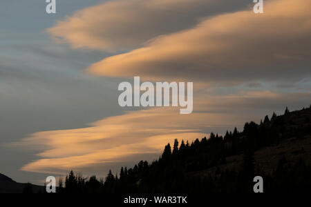 Sonnenuntergang auf Wolken, Hufeisen Becken, Pasayten Wüste, Washington State, USA Stockfoto