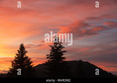 Sonnenuntergang auf Wolken, Hufeisen Becken, Pasayten Wüste, Washington State, USA Stockfoto