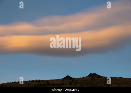 Sonnenuntergang auf Wolken, Hufeisen Becken, Pasayten Wüste, Washington State, USA Stockfoto