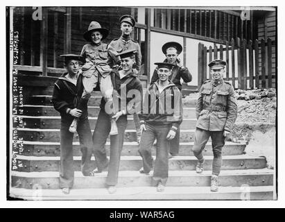 Digby Morton, Phila. Boy Scout und US-amerikanischen Jackies am Adler Hütte in London Stockfoto