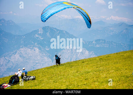 Szene an die Spitze des Monte Baldo oberhalb Malcesine am Gardasee Italien. Stockfoto