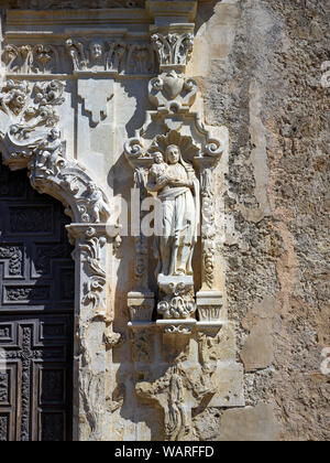 Tür Detail in der Mission San Jose y San Miguel de Aguayo, einer spanischen Mission in San Antonio, Texas Stockfoto