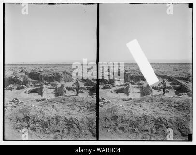 Nach unten das Jordantal vom See Genezareth, das Tote Meer. Ghassul erzählen. Standort in Transjordanien der Jesuiten ausgegraben Stockfoto