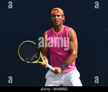 Flushing NY, USA. 21 Aug, 2019. Rafael Nadal auf der Praxis Gericht am USTA Billie Jean King National Tennis Center am 21. August 2019 in Flushing Queens. Quelle: MPI04/Medien Punch/Alamy leben Nachrichten Stockfoto