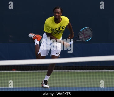 Flushing NY, USA. 21 Aug, 2019. Gael Monfils auf der Praxis Gericht am USTA Billie Jean King National Tennis Center am 21. August 2019 in Flushing Queens. Quelle: MPI04/Medien Punch/Alamy leben Nachrichten Stockfoto