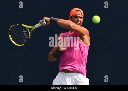 Flushing NY, USA. 21 Aug, 2019. Rafael Nadal auf der Praxis Gericht am USTA Billie Jean King National Tennis Center am 21. August 2019 in Flushing Queens. Quelle: MPI04/Medien Punch/Alamy leben Nachrichten Stockfoto
