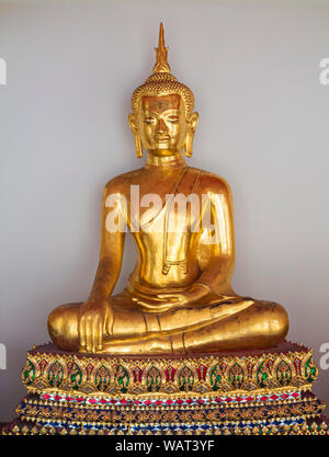 Gold Buddha im Wat Pho, Bangkok, Thailand Stockfoto