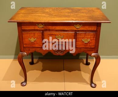 Frisiertisch, Hersteller unbekannt, wahrscheinlich in Portsmouth, New Hampshire, 1740-1760, Nussbaum Stockfoto
