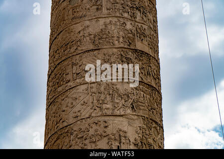 Colonna Traiana, Detail der bas-relief Szenen aus der Spalte der Traja in Rom Stockfoto