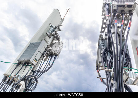 5 G Smart mobile Telefon Radio Netzwerk Antenne der Basisstation. Sender Anschlusstechnik an Handy Antennen. Stockfoto