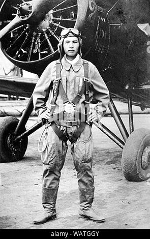 [1940 Japan - Japanische Kamikaze Pilot] - Tokkotai (Suicide Squad oder Kamikaze) Pilot während des Zweiten Weltkriegs, in Kagawa im Juli 1945 fotografiert. 20. Jahrhundert vintage Silbergelatineabzug. Stockfoto