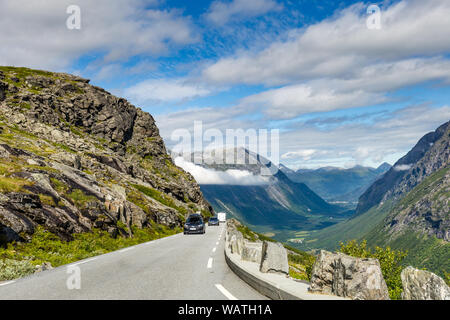 Trollstigen mountain Aussichtspunkt und Pass entlang der malerischen Route Geiranger Trollstigen Mehr og Romsdal County in Norwegen Stockfoto