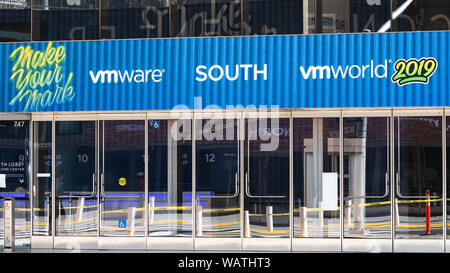 August 21, 2019 San Francisco/CA/USA - VMworld 2019 Eingang (Moscone Center South); VMworld ist eine globale Konferenz für Virtualisierung und Cloud c Stockfoto