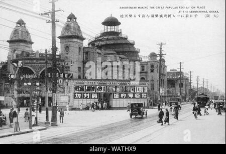 [1920s Japan - Osaka Entertainment District] - Rakutenchi, ein Vergnügungspark in Sennichimae, Osaka, die zwischen 1914 und 1930 tat. Rakutenchi empfohlene Theatern, Unterhaltung und andere Freizeitaktivitäten. Während der Taisho Periode Es war einer von Osaka's angesagtesten und bekanntesten Orte. 20. jahrhundert alte Ansichtskarte. Stockfoto