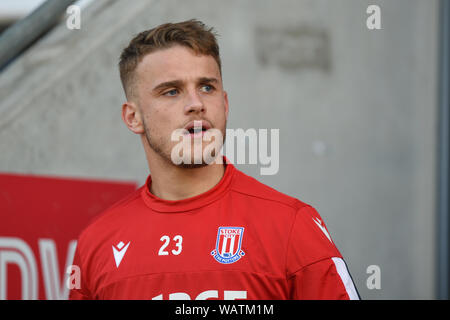 Am 13. August 2019, DW Stadium, Wigan, England; Carabao Pokal, 1. Runde, Wigan Athletic vs Stoke City; Thibaud Verlinden (23), Stoke City vor dem Spiel Quelle: Richard Long/News Bilder der Englischen Football League Bilder unterliegen DataCo Lizenz Stockfoto